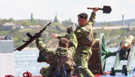 &#171;Придется гнать&#187;: Украина стягивает войска к границе с Крымом