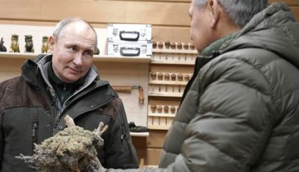 В Кремле дали универсальный ответ на вопрос о &#171;ядерном чемоданчике&#187; Путина: &#171;Где бы ни был&#187;