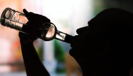 Треть жителей России являются «тихими алкоголиками»