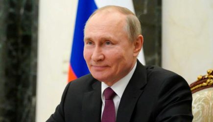 Путин объявил о продлении майских праздников