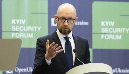 Яценюк: импорт российского электричества убивает украинцев