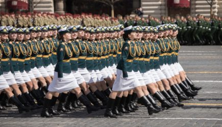 Британцев заворожило шествие российских женщин-военнослужащих на параде Победы в Москве