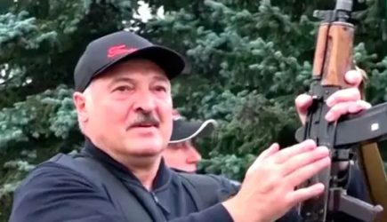 Лукашенко пообещал посадить самолет Байдена в Минске