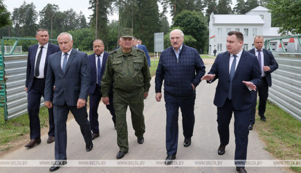 Лукашенко ознакомился с производством боеприпасов для стрелкового оружия