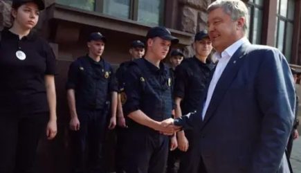 Суд Киева разрешил принудительно доставить Порошенко на допрос в ГБ