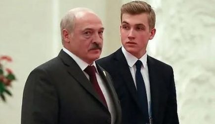 Укусил стюардессу, рост под 2 метра: 7 фактов о Лукашенко