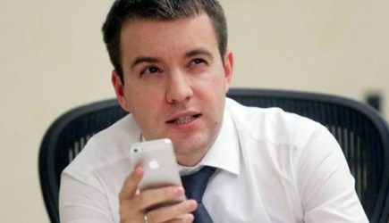 «Нет сомнений в репутации»: как бывший министр закрыл глаза на финансовую пирамиду