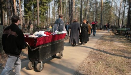 Оцинкованный детский гроб нашли в лесу Ставрополья