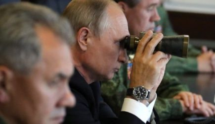 Путин решил — кабмин поддержал: Генералам хотят добавить по 5 лет