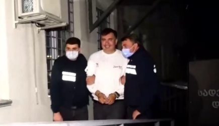 Саакашвили приехал в Грузию делать революцию и сел