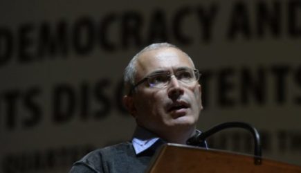 «Бойкот, тишина, всем стоять»: Дерипаска поймал Ходорковского на неприличном вранье