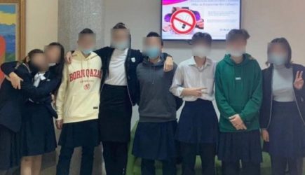 В Казахстане школьник пришёл на «Бал Гарри Поттера» в юбке
