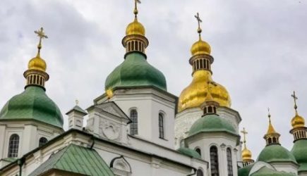 Недобрый знак: ураганный ветер сорвал крест с Софийского собора в Киеве