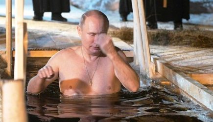 Песков объяснил, почему Путин в этом году решил не окунаться в прорубь на Крещение