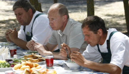 Два &#171;друга&#187; Путина: Все знают о легендарном фото, но видео всплыло впервые