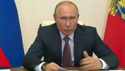 Путин в сердцах швырнул папку на совещании по ситуации с шахтами в РФ