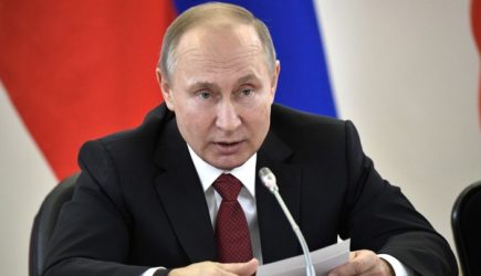 Путин пригрозил показать Украине, что значит настоящая декоммунизация