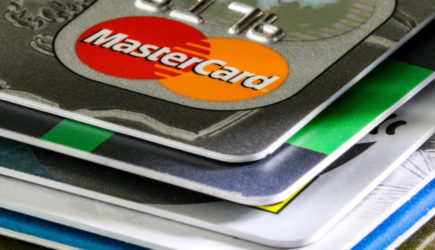 Mastercard заблокировала часть финансовых институтов в России