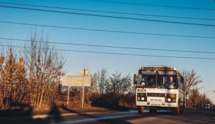 Без лишних слов: Русский политик отправился в Донбасс за рулём &laquo;буханки&raquo;