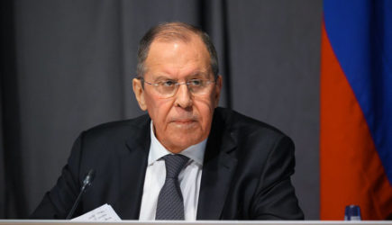 Лавров: Из кризиса Россия выйдет без лишнего веса иллюзий