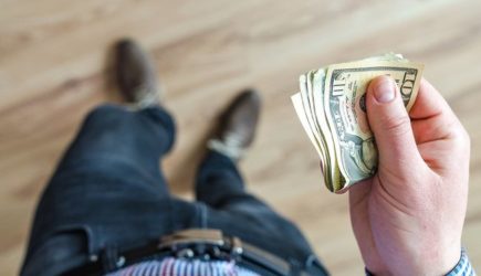 Политолог Гращенков: При дефолте доллар может стоить 700 рублей