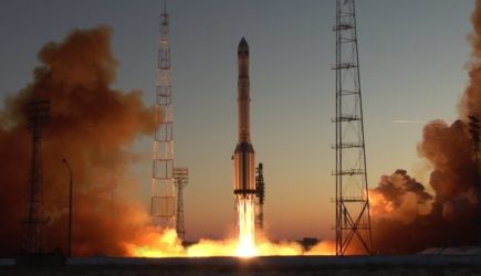 Россия передала Казахстану спутник на Байконуре за 1 рубль