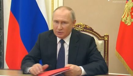 Путин обсудил с членами СБ РФ обеспечение безопасности на южном направлении