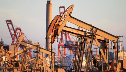 Индийские партнеры сбивают цену российской нефти на треть от рынка