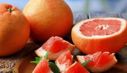 Диетологи перечислили полезные свойства грейпфрута