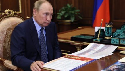 Путин ворвался в немецкий эфир и заглушил Столтенберга