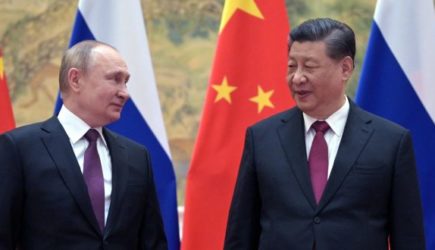 Россию и Китай заподозрили в сговоре из-за схожих рубашек Лаврова и Цзиньпина