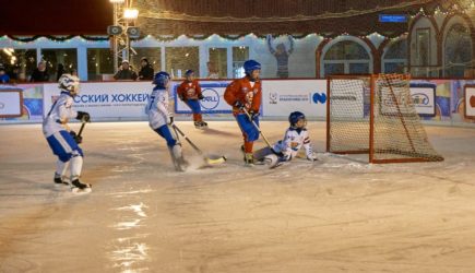 Сын Кабаевой играет в хоккей: видео 2022 года