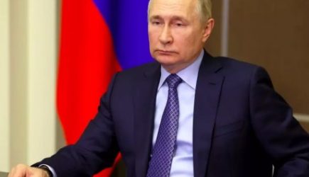 «Едва сводят концы с концами»: Путин принял важное решение по МРОТу