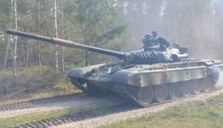 Детонация боеприпаса: В Белгородской области загорелись три танка Т-72 — источник