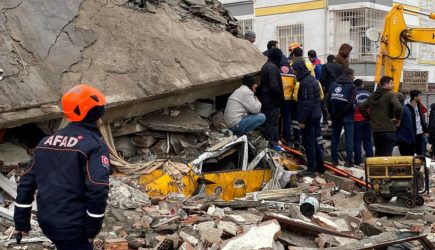 Вице-президент Турции раскрыл число жертв и пострадавших от землетрясения