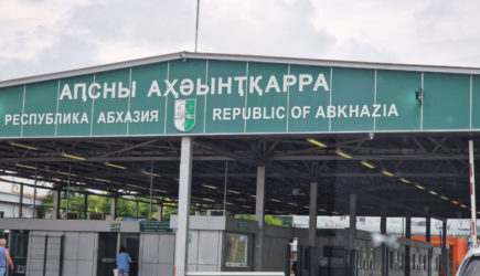 Абхазия решит проблему с очередями на КПП