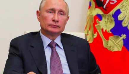 Путин подписал закон об электронных повестках