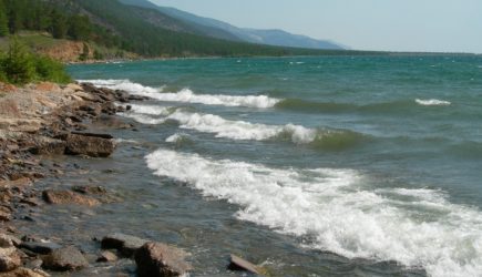 Водителей предупредили о штрафах до 400 тысяч рублей за стоянку у водоемов с 22 апреля