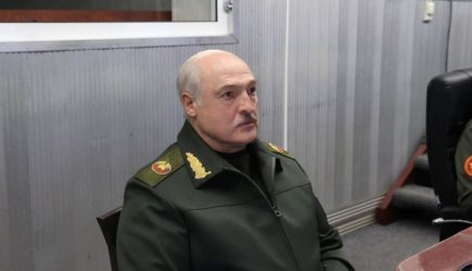 Не простуда: Лукашенко перестал скрывать тяжелую болезнь