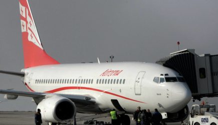 Грузинская авиакомпания отказалась пускать президента страны на борт