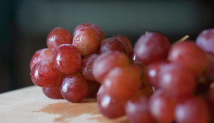 Названы восемь малоизвестных лечебных свойств винограда