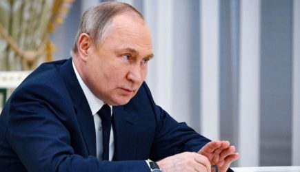 Путин заявил, что Россия будет изучать иностранную военную технику