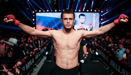 Брат Нурмагомедова защитил титул чемпиона Bellator