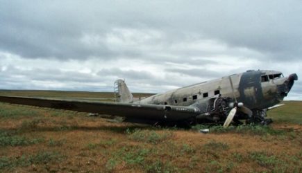 Пассажирский самолет аварийно приземлился в тундре: никто не пострадал, но 9 человек таинственно исчезли