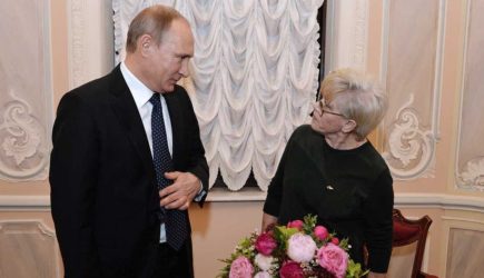 Путин назвал Алису Фрейндлих настоящей звездой кинематографа