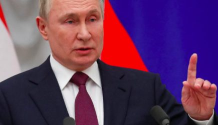 Путин заявил, что Запад пытается втянуть Россию в новую гонку вооружений по примеру трюка 1980-х годов