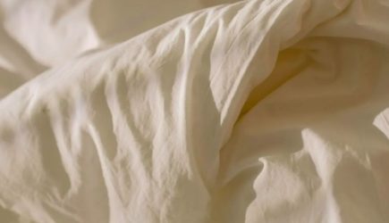 Прослужит долгие годы — как правильно стирать утяжеленное одеяло
