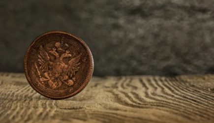 Зачем мудрые дачники закапывают монеты прямо в грунт: проблемы решаются вмиг