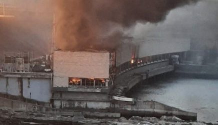 «Мы теряем станцию». По крупнейшей ГЭС Украины нанесен мощный удар