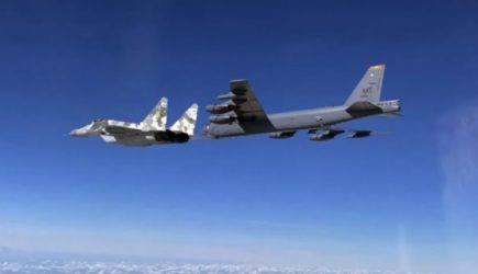 Истребитель предотвратил подлет бомбардировщиков США к границам России